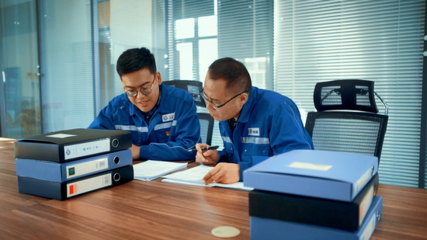 新區(qū)企業(yè)海油發(fā)展安全環(huán)保公司監(jiān)測(cè)中心榮獲5A評(píng)級(jí)與碳標(biāo)簽評(píng)價(jià)授權(quán)，引領(lǐng)工業(yè)低碳服務(wù)新標(biāo)桿